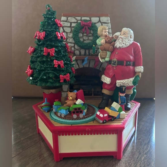 Vintage Enesco Small World of Music "A Visit From Santa Claus" musical figurine - Picture 1 of 9